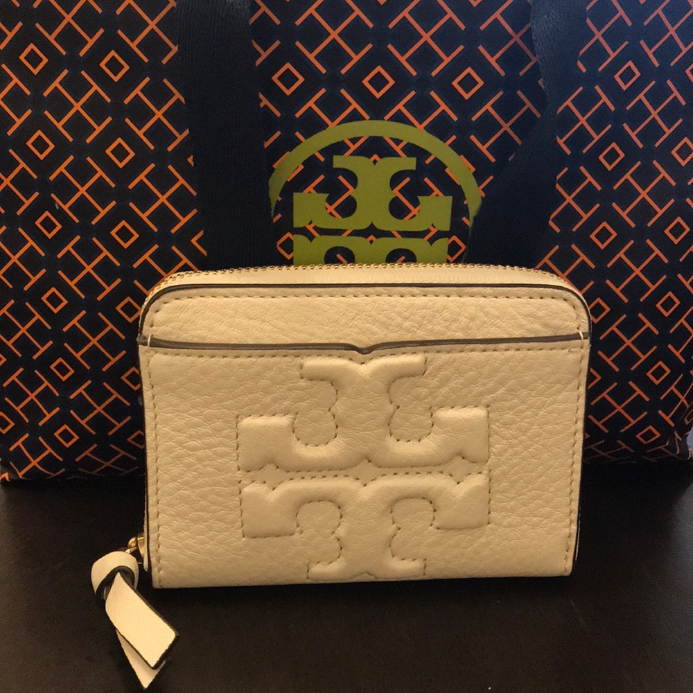 Tory Burch “BOMBE-T-ZIP COIN CASE”